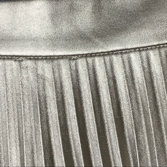 Tezenis- Pleated Metallic Miniskirt - Picture 7 of 8